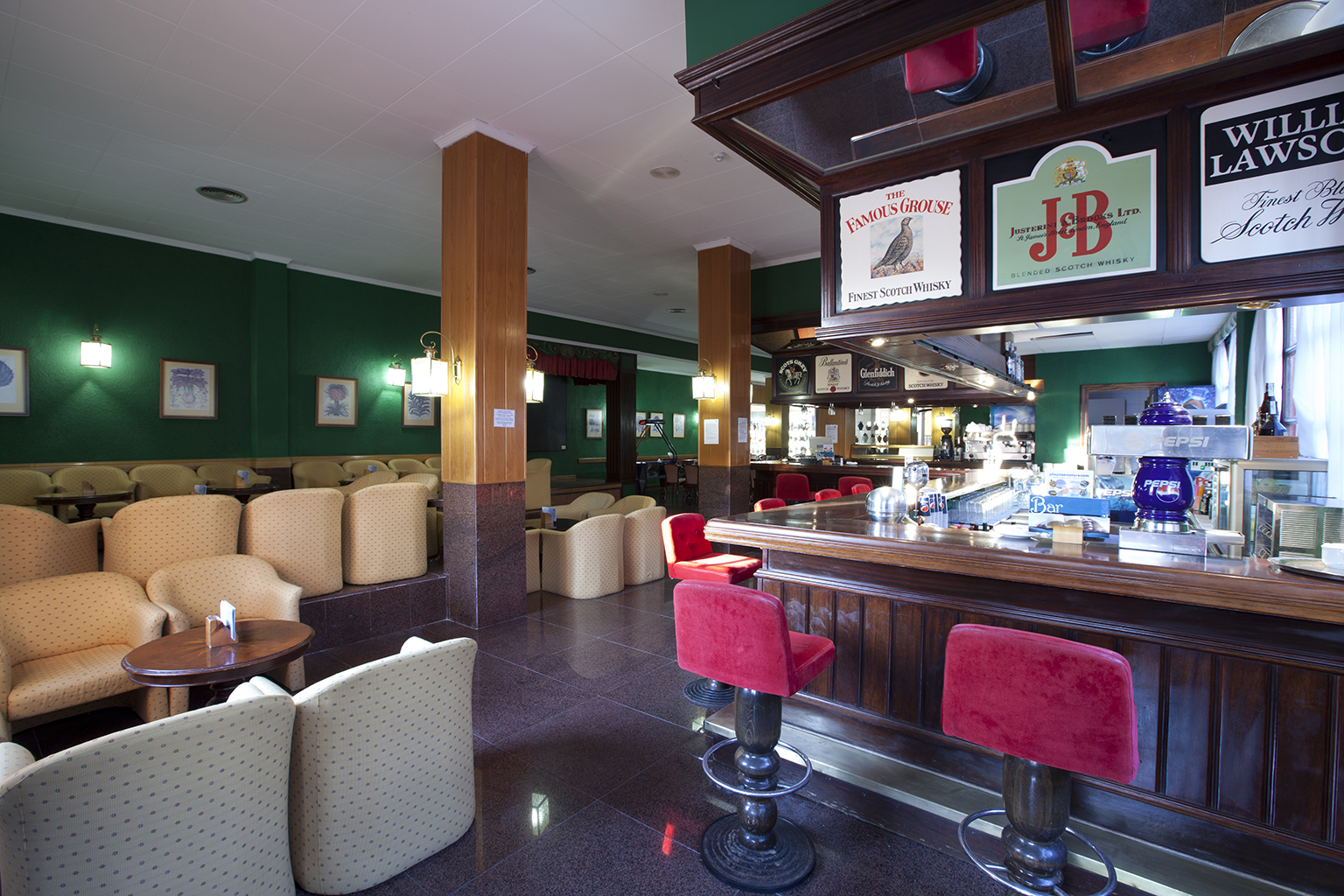 003_alta_playalinda Pub Queen.jpg